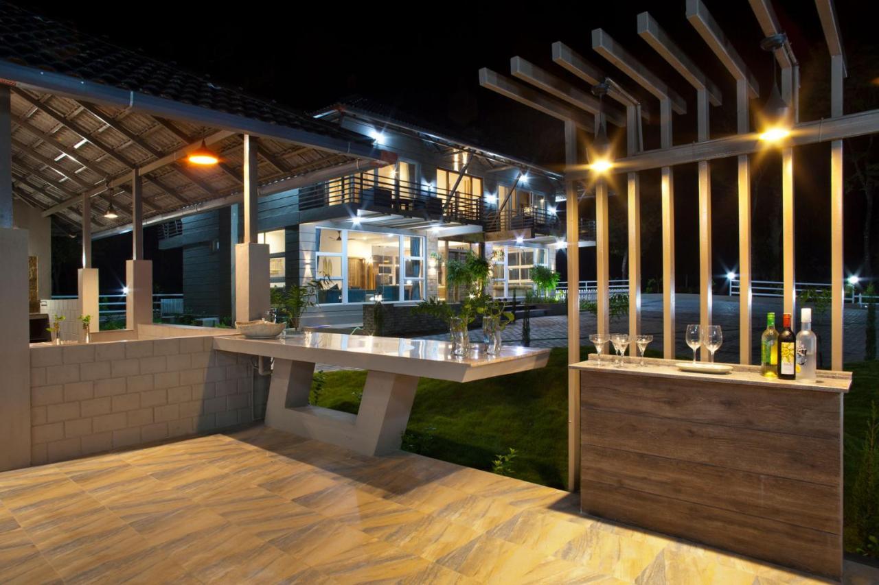 Coffee & Mist Luxury Villa- Comp Breakfast, Pool, Lounge, And Coffee Estate By Stayvista Madikeri Kültér fotó
