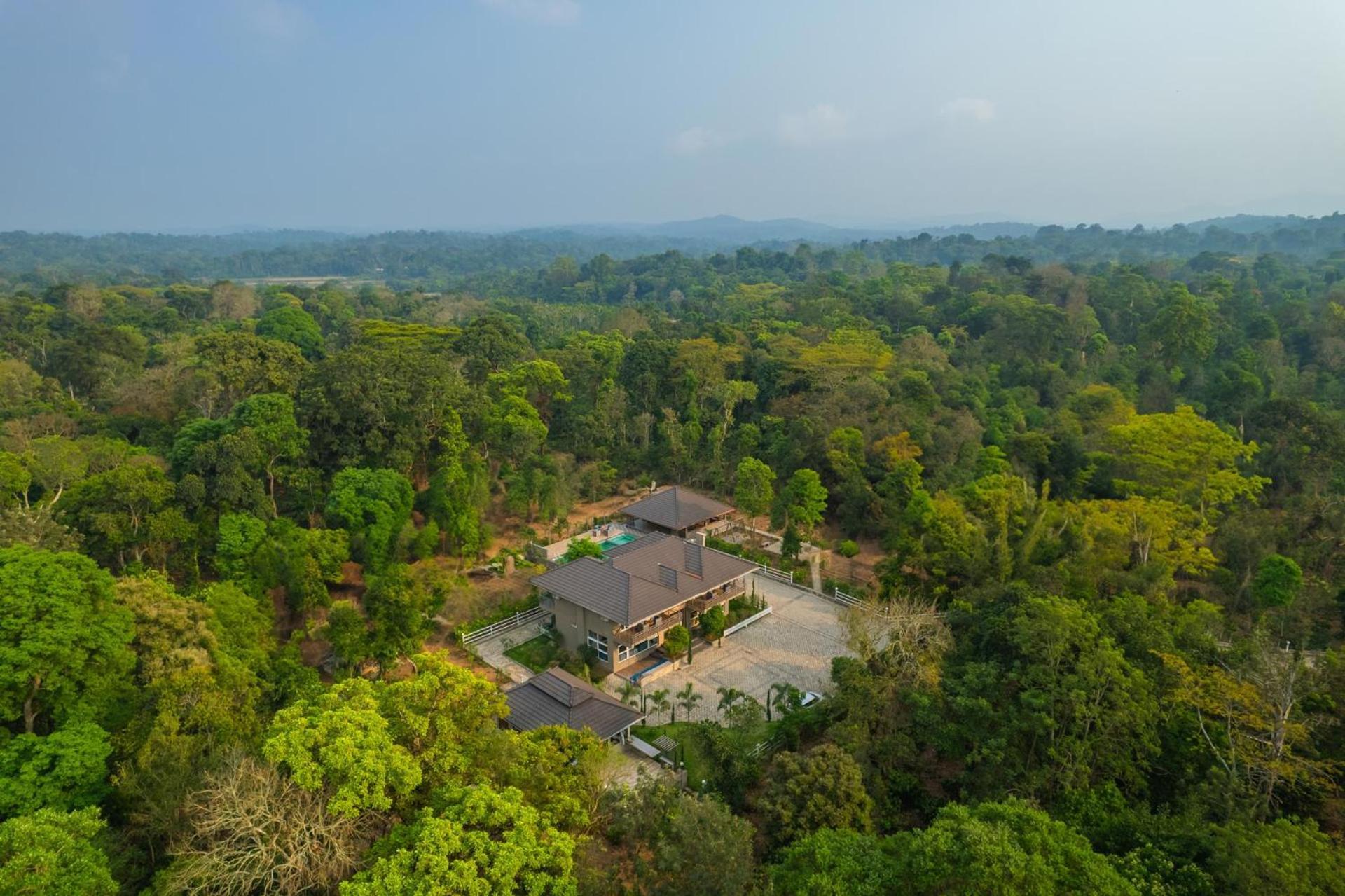 Coffee & Mist Luxury Villa- Comp Breakfast, Pool, Lounge, And Coffee Estate By Stayvista Madikeri Kültér fotó