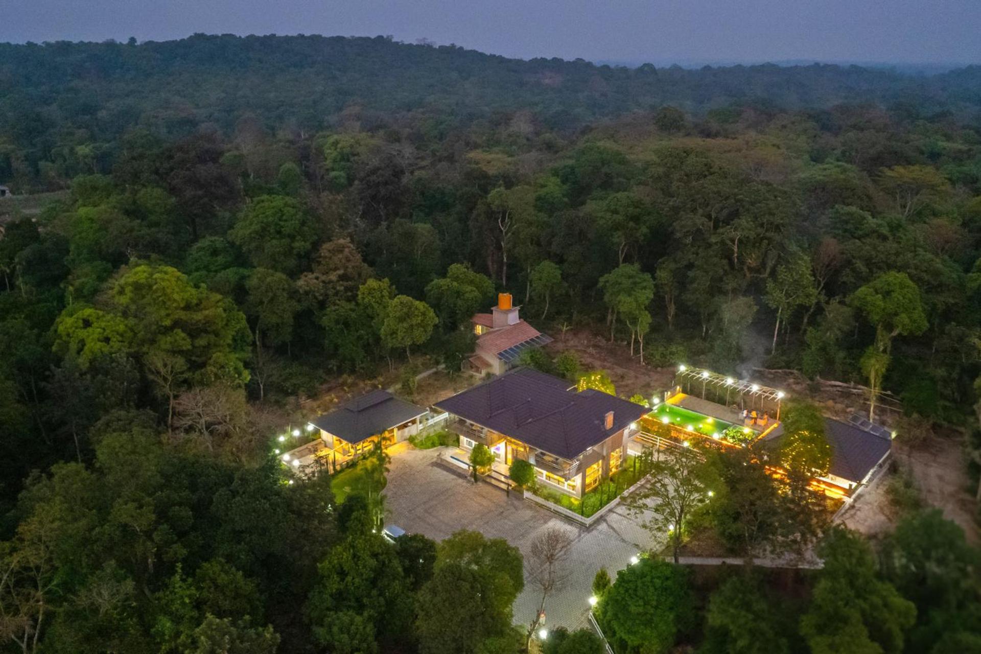 Coffee & Mist Luxury Villa- Comp Breakfast, Pool, Lounge, And Coffee Estate By Stayvista Madikeri Kültér fotó